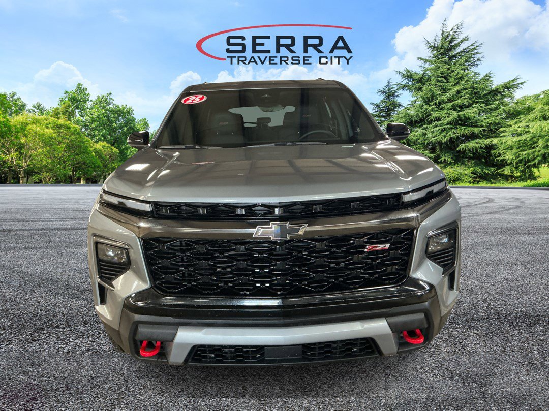 2025 Chevrolet Traverse Z71 photo 2