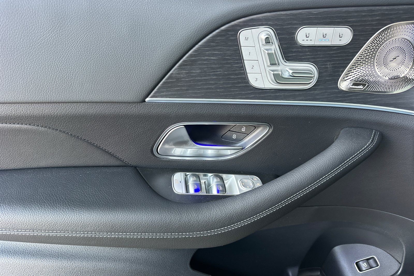 2025 Mercedes Benz GLS 450 4MATIC photo 21