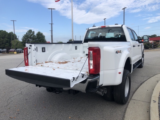 2025 Ford F-350 photo 24