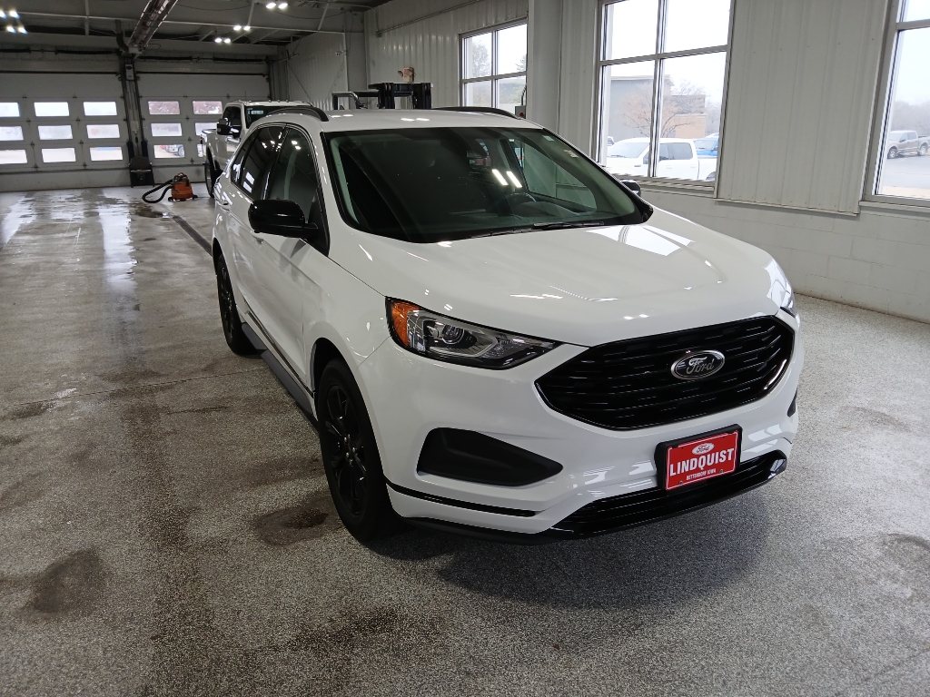 2022 Ford Edge SE photo 2