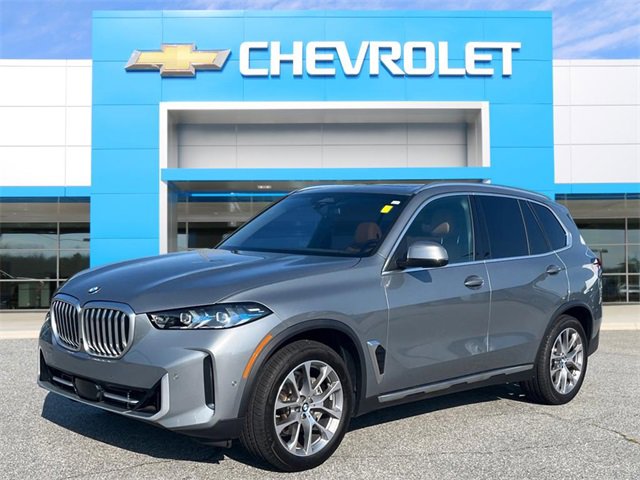 Used 2024 Gray BMW xDrive40i image 1