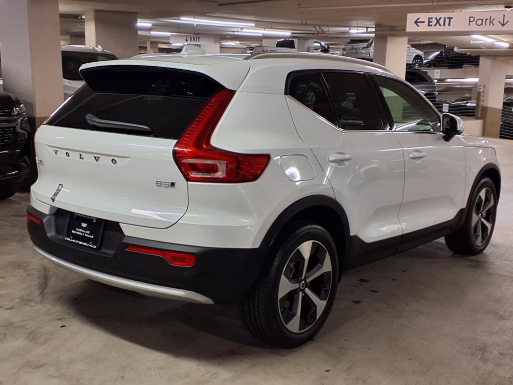2025 Volvo XC40 Plus photo 4