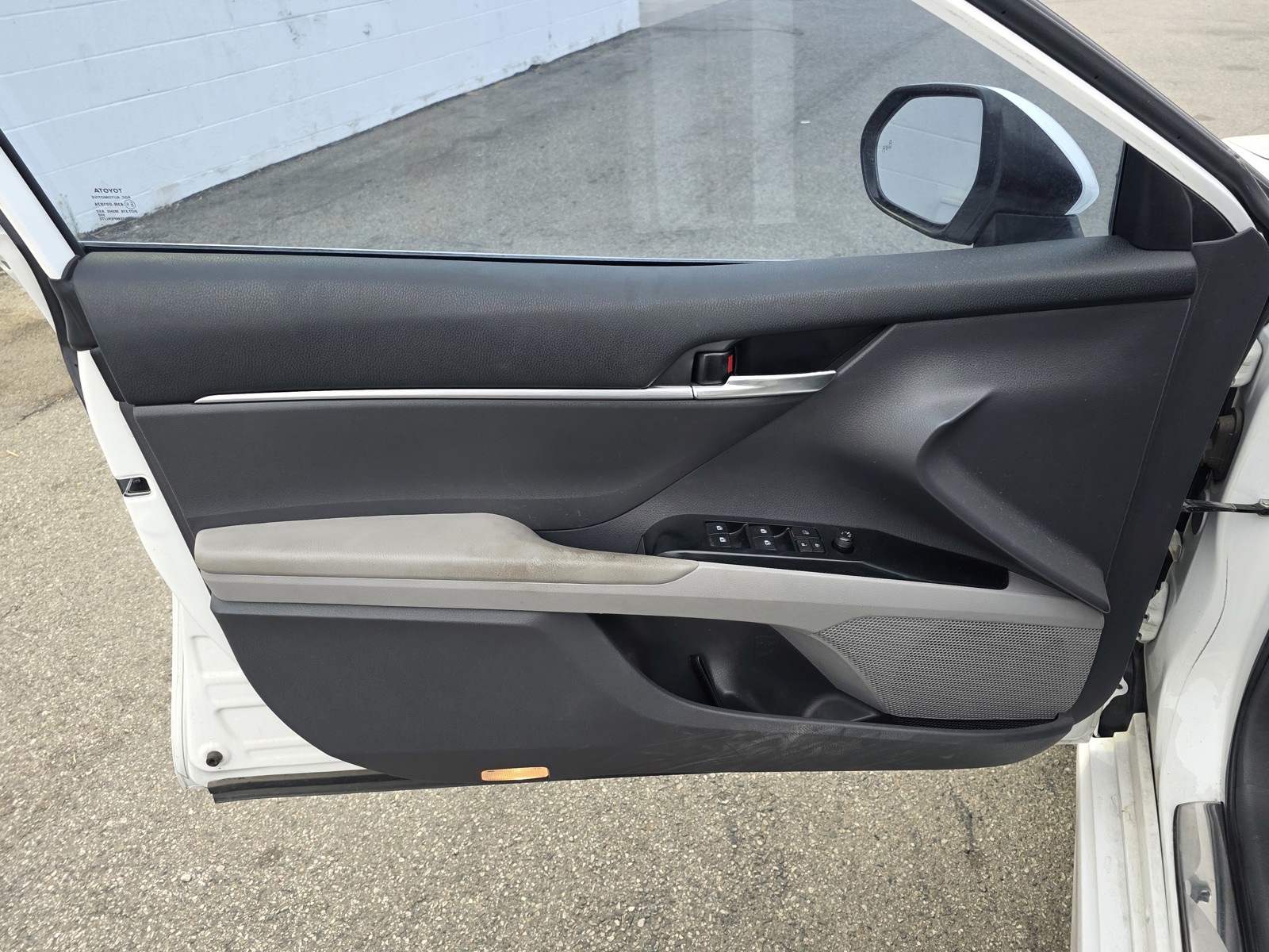 2019 Toyota Camry SE photo 16