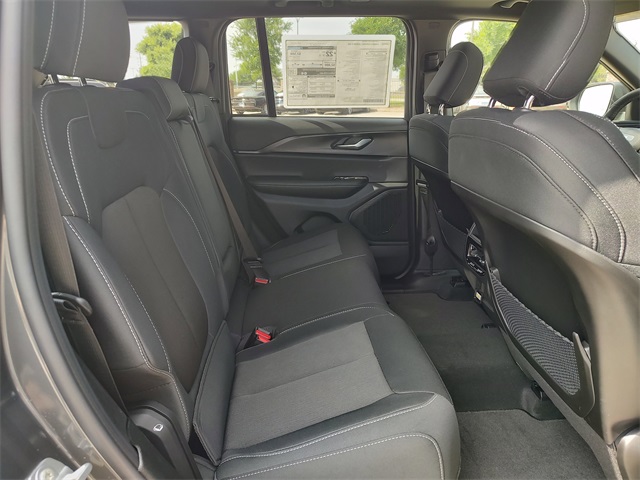 2025 Jeep Grand Cherokee Laredo Altitude photo 31