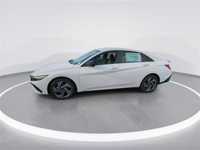 2025 Hyundai Elantra SEL Sport photo 4