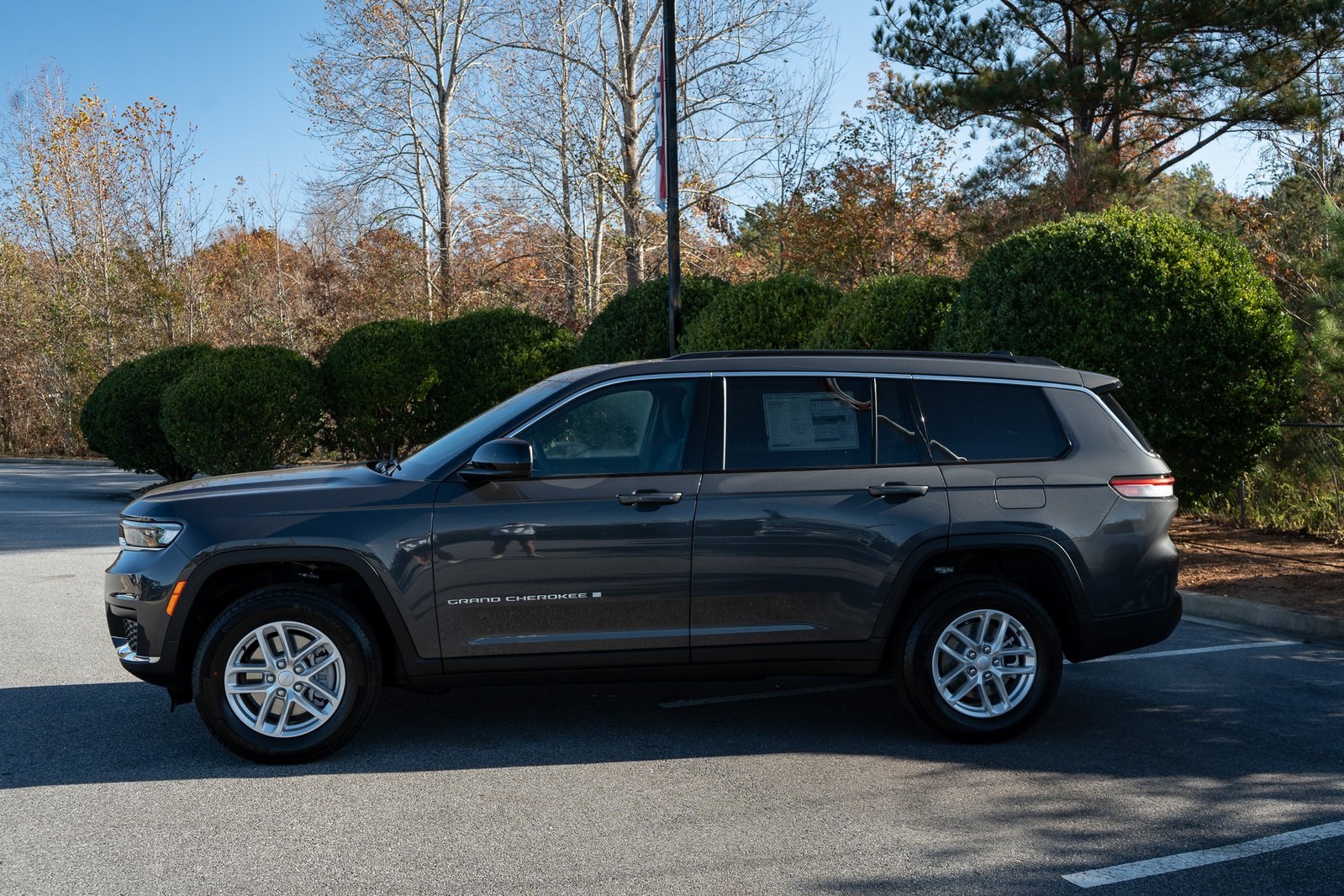 2025 Jeep Grand Cherokee L photo 4