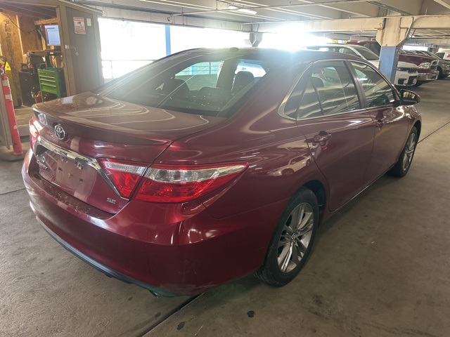 2017 Toyota Camry SE photo 2