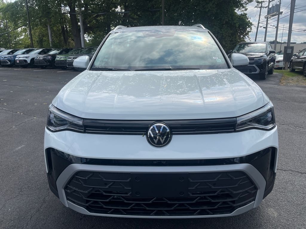 2025 Volkswagen Taos SE photo 4