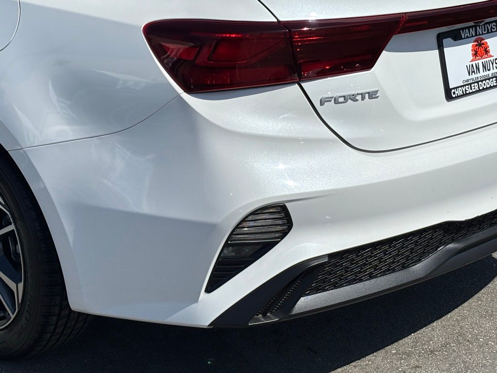 2023 Kia Forte LXS photo 4