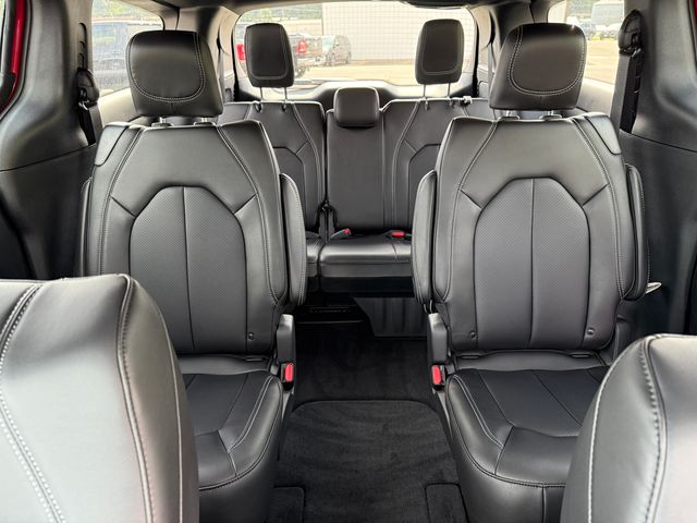 2026 Chrysler Pacifica photo 18