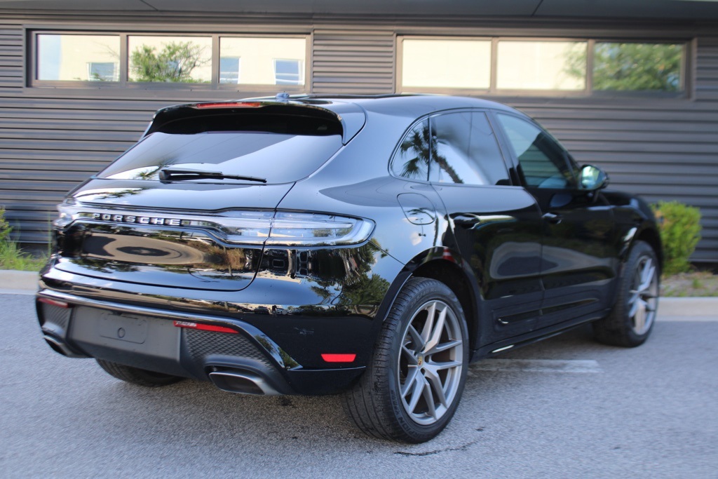 2025 Porsche Macan T photo 7