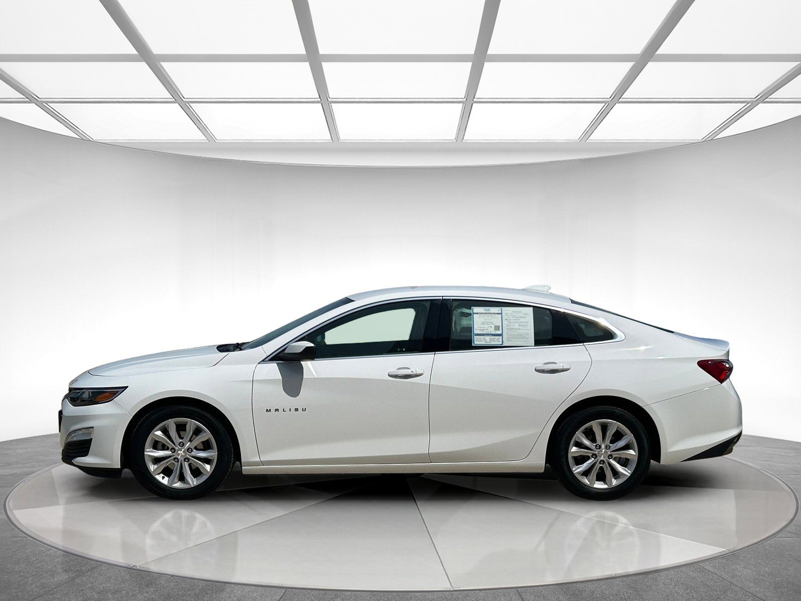 Used 2020 Chevrolet Malibu 1LT with VIN 1G1ZD5ST9LF071711 for sale in Altoona, IA