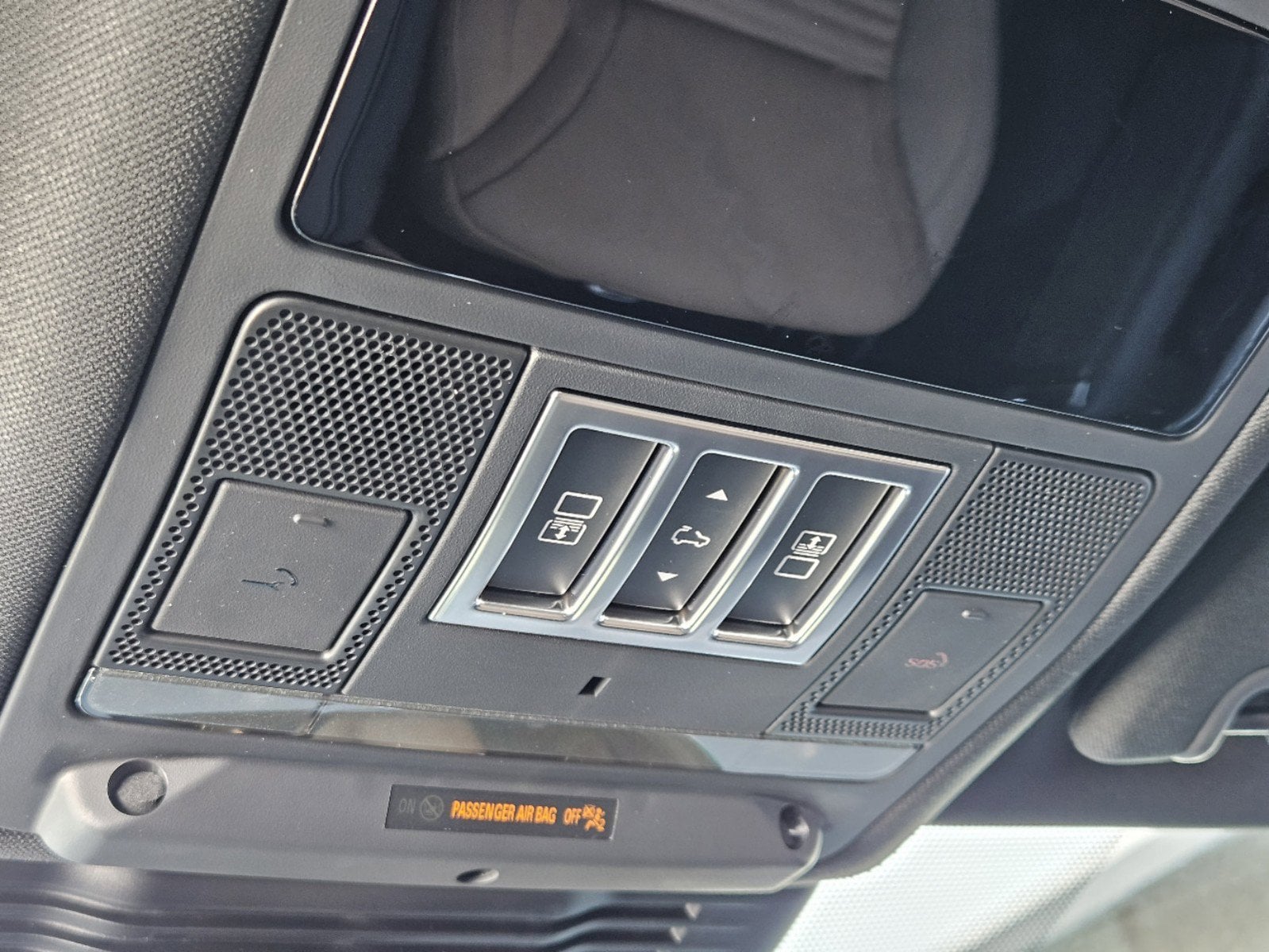 2025 Land Rover Discovery SE photo 15