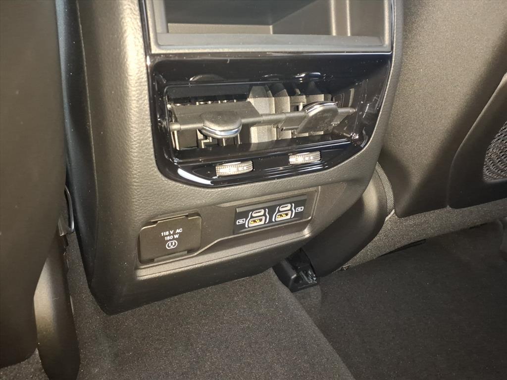 2025 Jeep Grand Cherokee Laredo photo 4