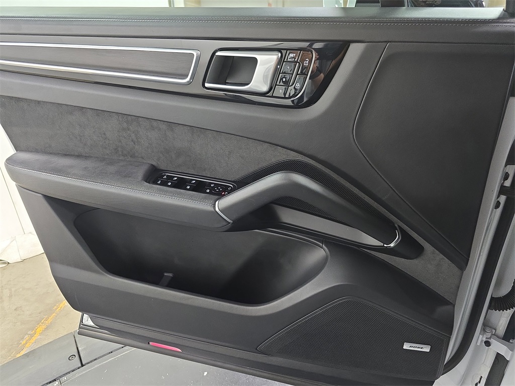 2021 Porsche Cayenne GTS photo 18