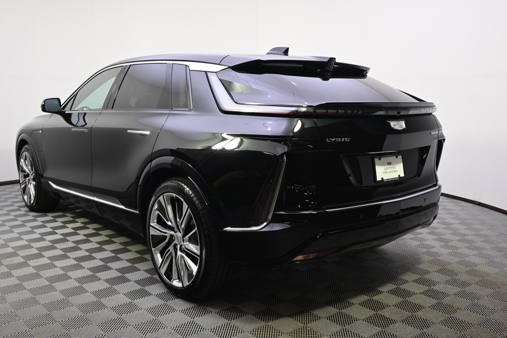 2025 Cadillac Lyriq Luxury photo 2