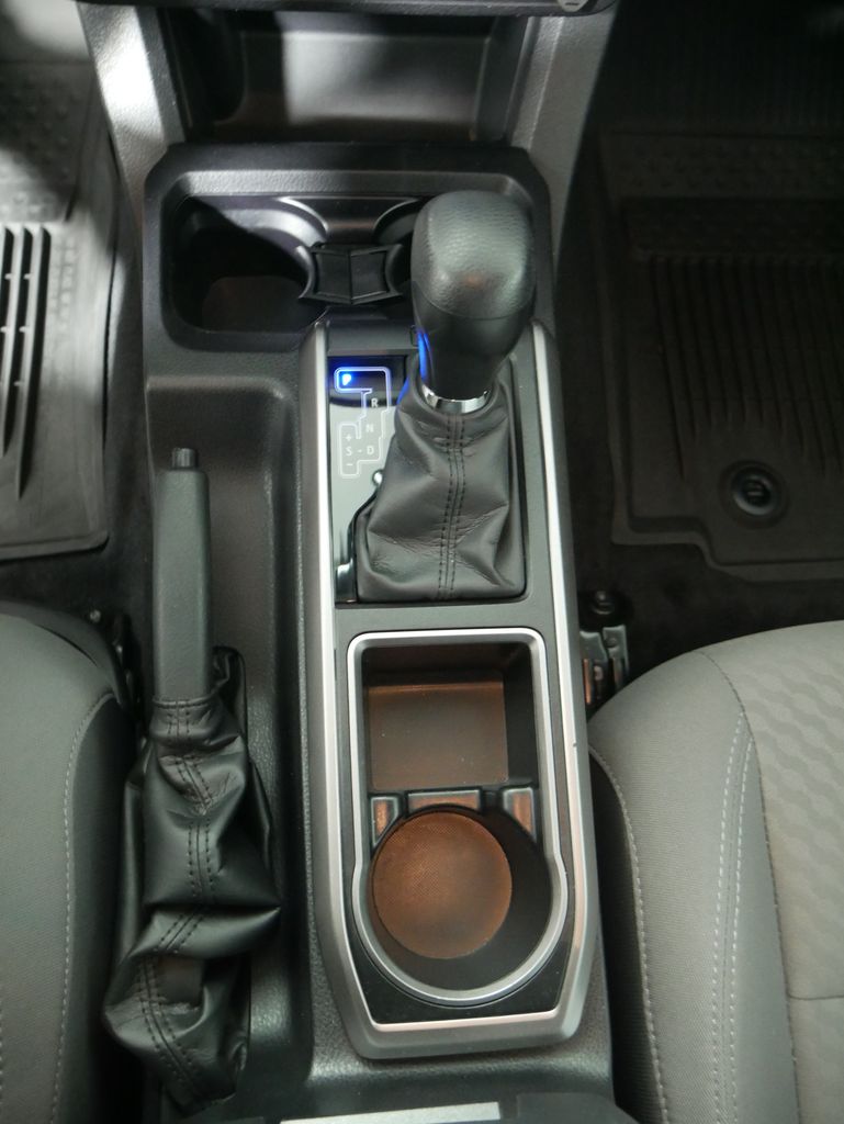 2022 Toyota Tacoma SR5 photo 25