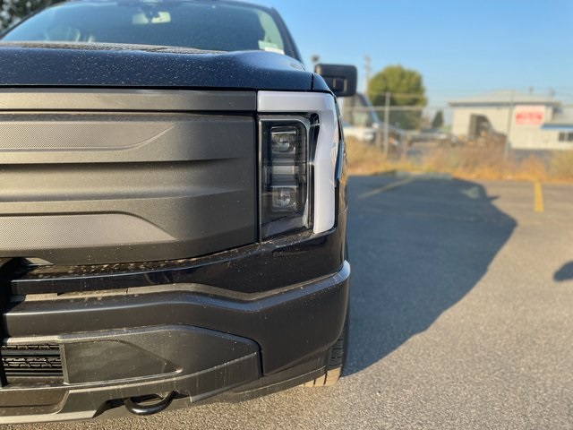 2025 Ford F-150 Lightning photo 6
