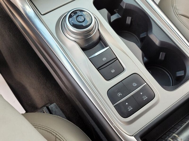 2022 Ford Explorer Limited photo 21