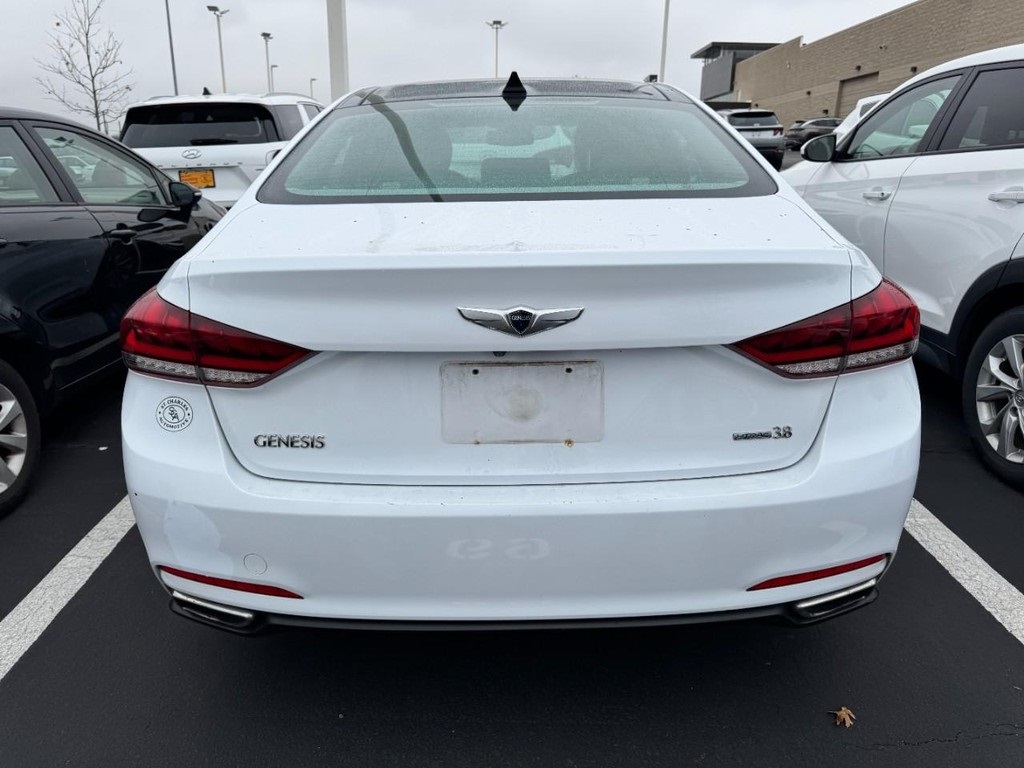2015 Hyundai Genesis 3.8 AWD photo 3