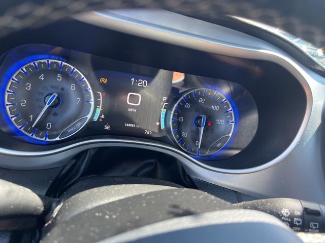2020 Chrysler Pacifica Touring L photo 7