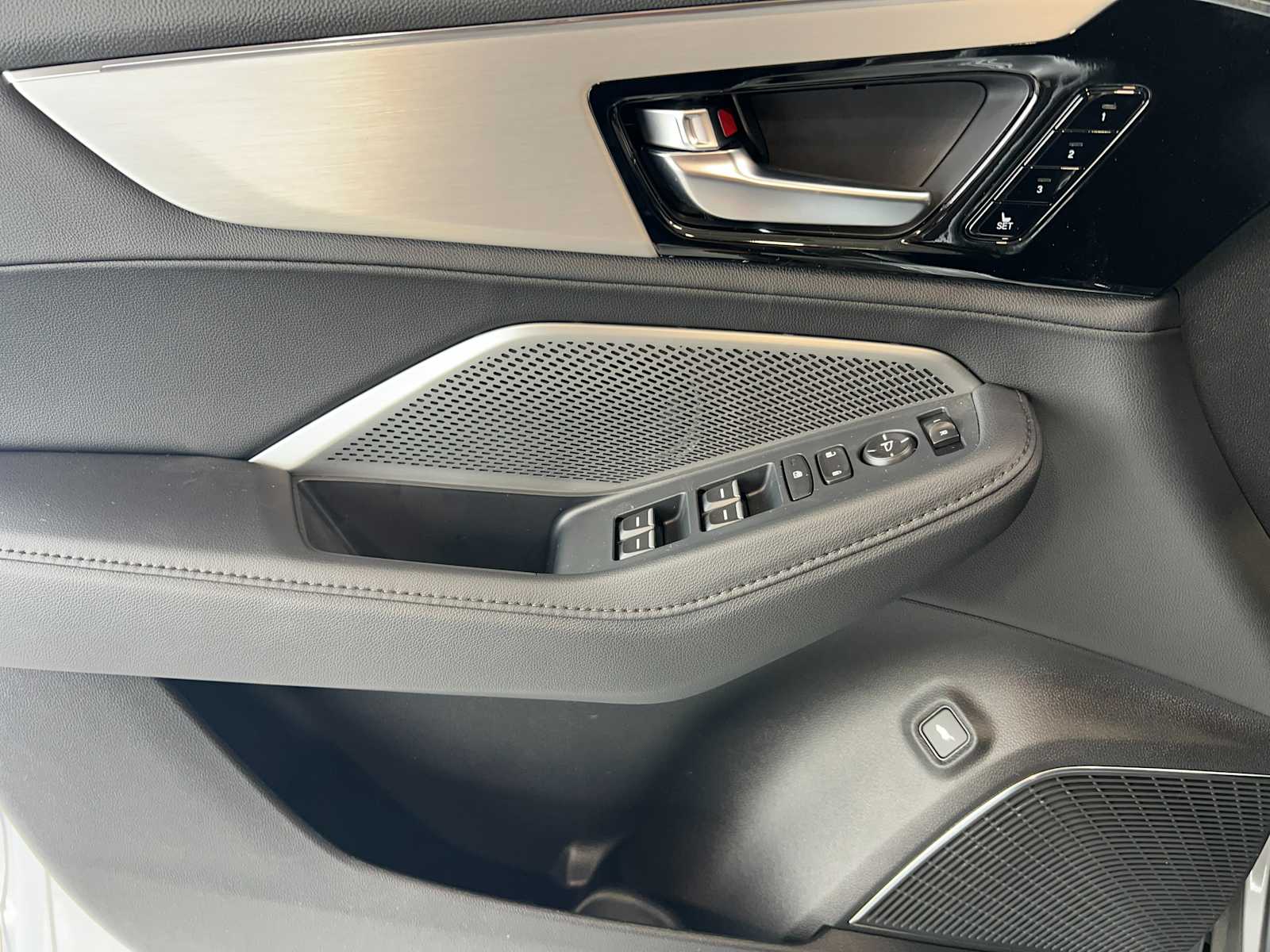 2026 Acura MDX SH-AWD photo 21