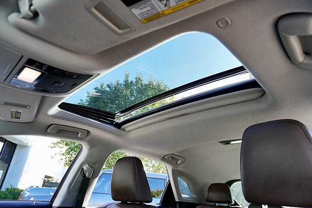 Used 2017 White Lexus 350 image 15