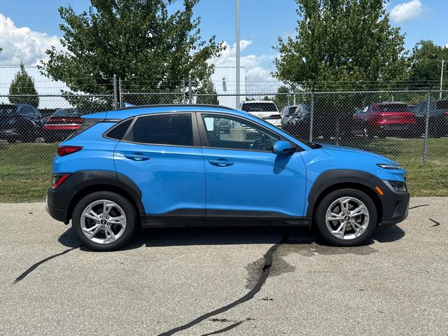 2022 Hyundai Kona SEL photo 2