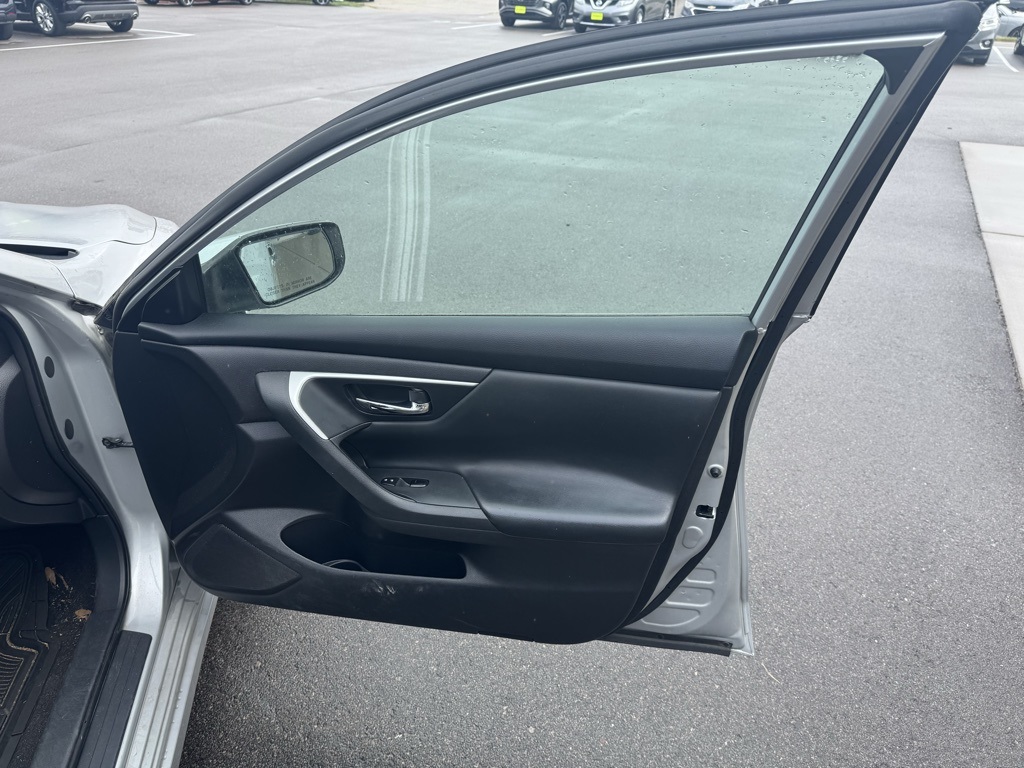 2016 Nissan Altima 2.5 S photo 12