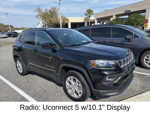 2024 Jeep Compass North Edition Latitude photo 2