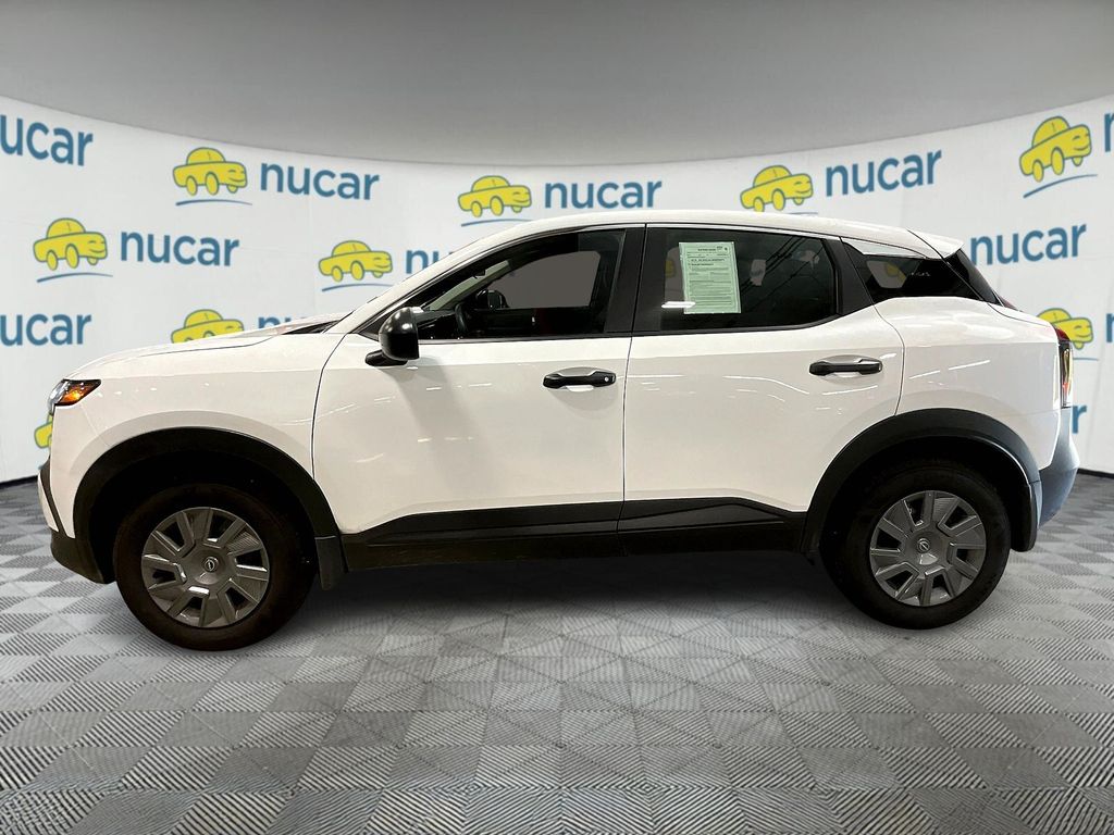 2025 Nissan Kicks S photo 4