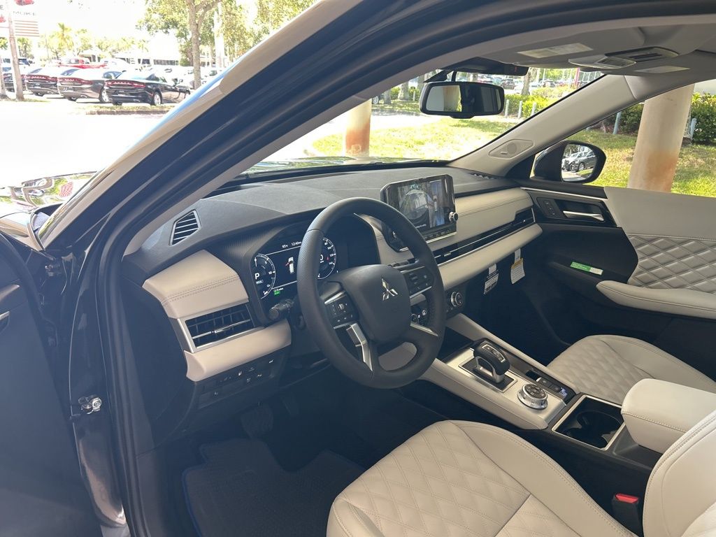 2025 Mitsubishi Outlander PHEV SEL Platinum photo 8