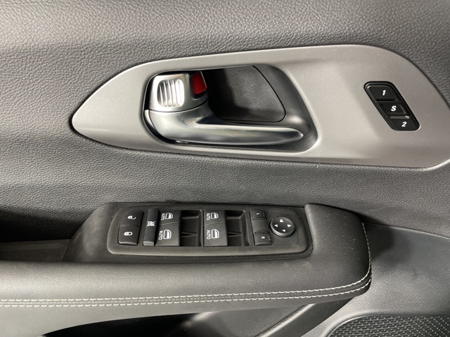 2025 Chrysler Pacifica photo 20