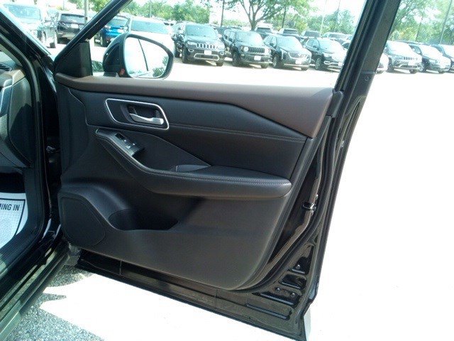 2021 Nissan Rogue SV photo 18