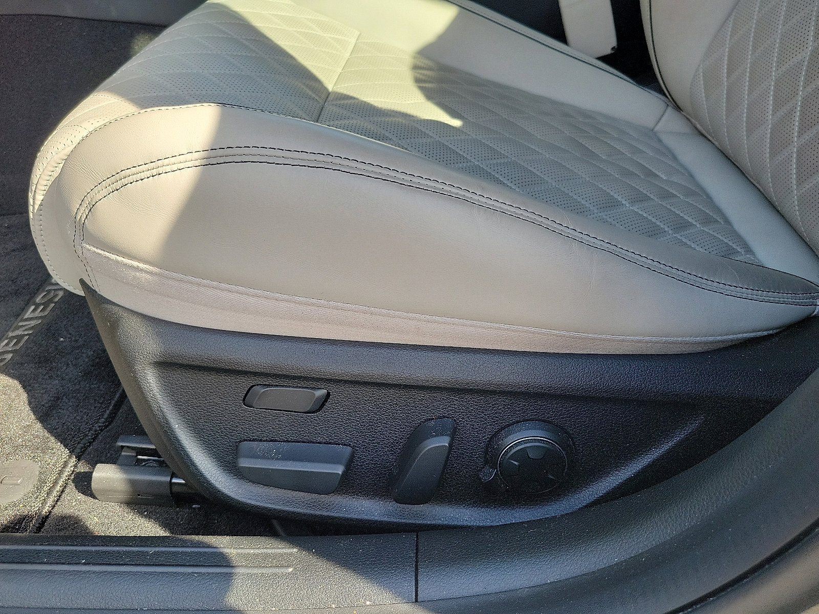 2023 Genesis G70 3.3T Sport Prestige Advanced photo 13