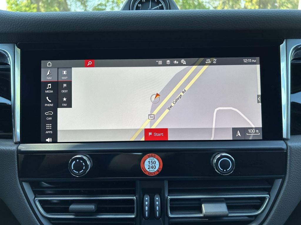 2025 Porsche Macan Base photo 22
