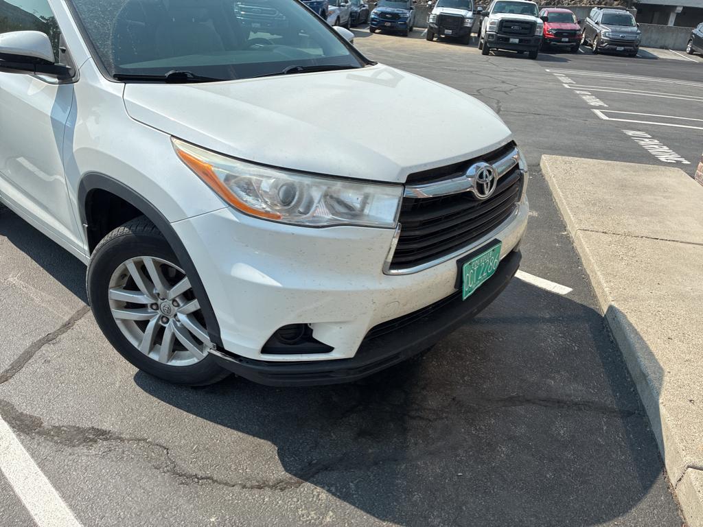 2014 Toyota Highlander LE photo 4