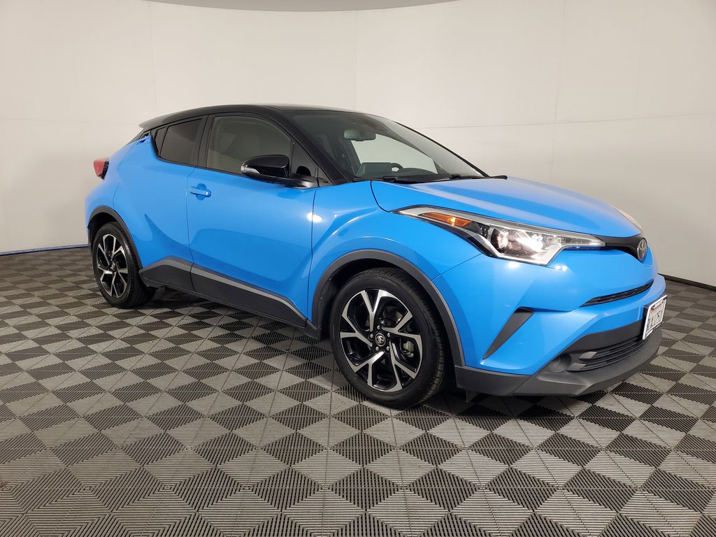 2019 Toyota C-HR XLE photo 2