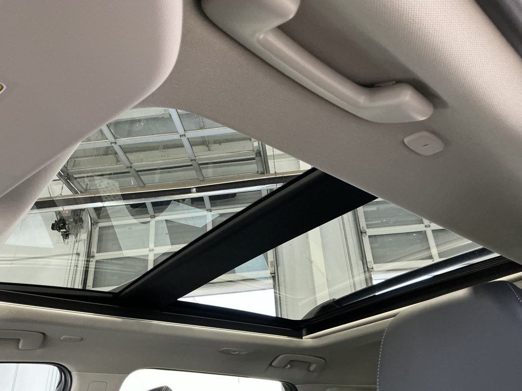 2025 Nissan Rogue Platinum photo 4