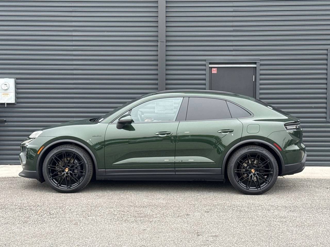 2024 Porsche Macan 4 Electric photo 10