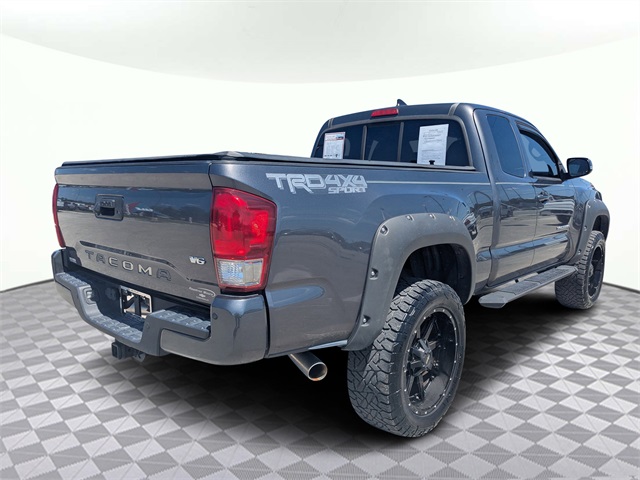 2017 Toyota Tacoma SR5 TRD Sport photo 4