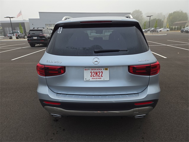 2026 Mercedes Benz GLB 250 4MATIC photo 4