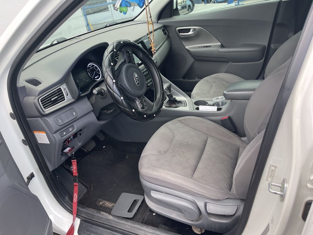 2017 Kia Niro LX photo 13