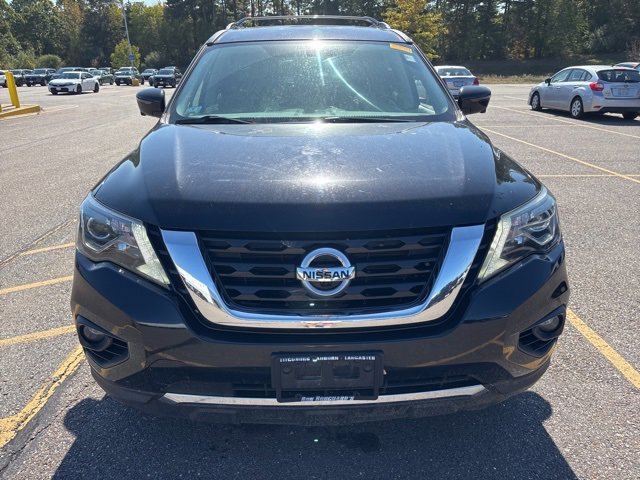 2017 Nissan Pathfinder Platinum photo 2