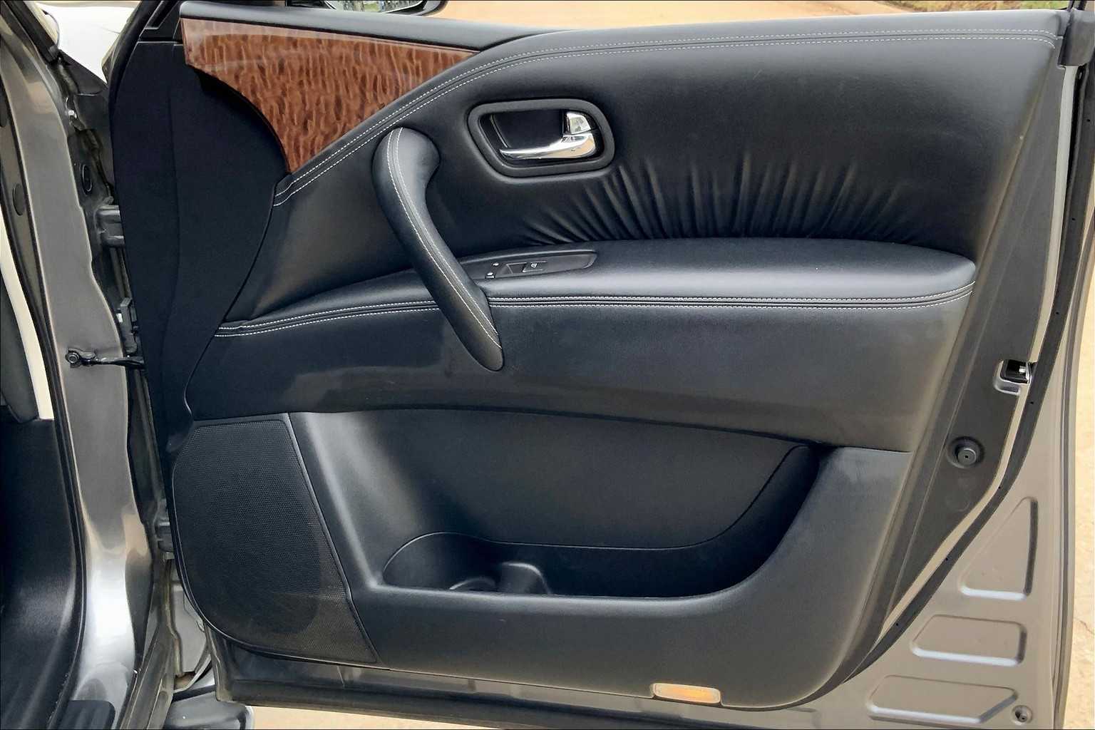 2020 Nissan Armada SL photo 24