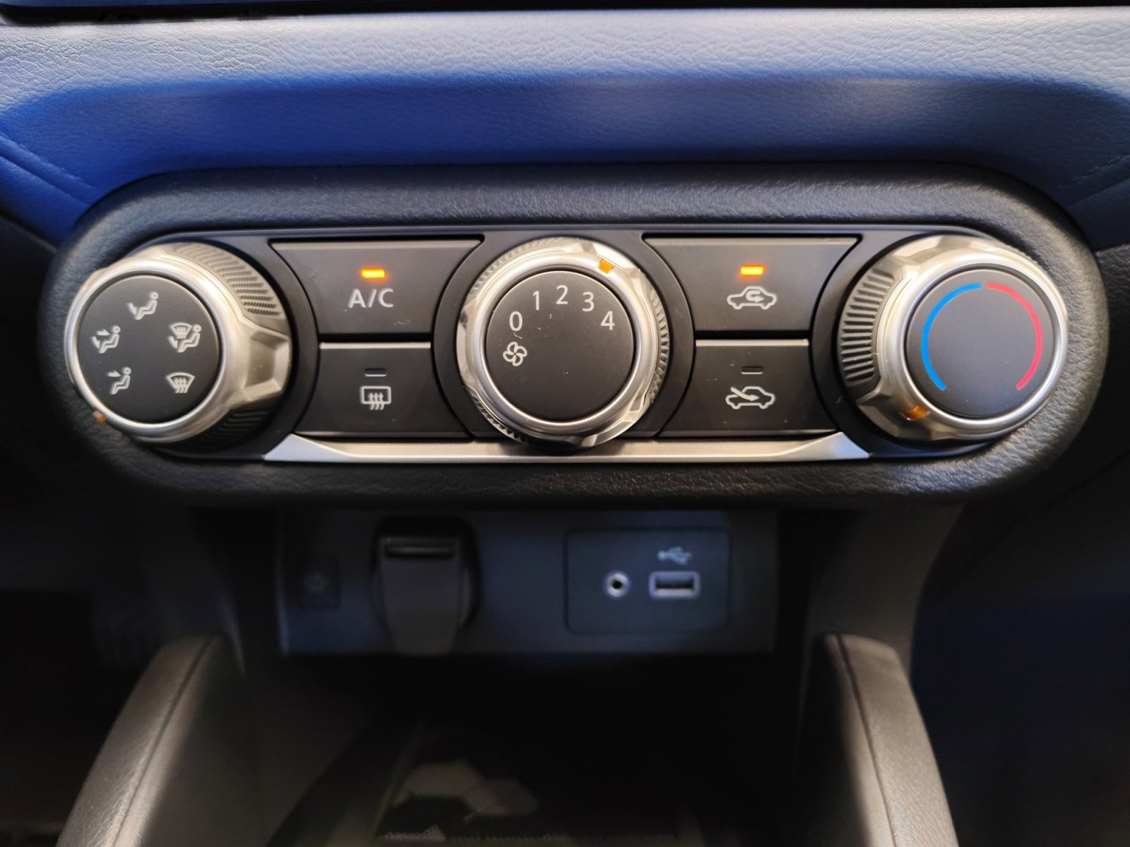 2025 Nissan Versa SV photo 15