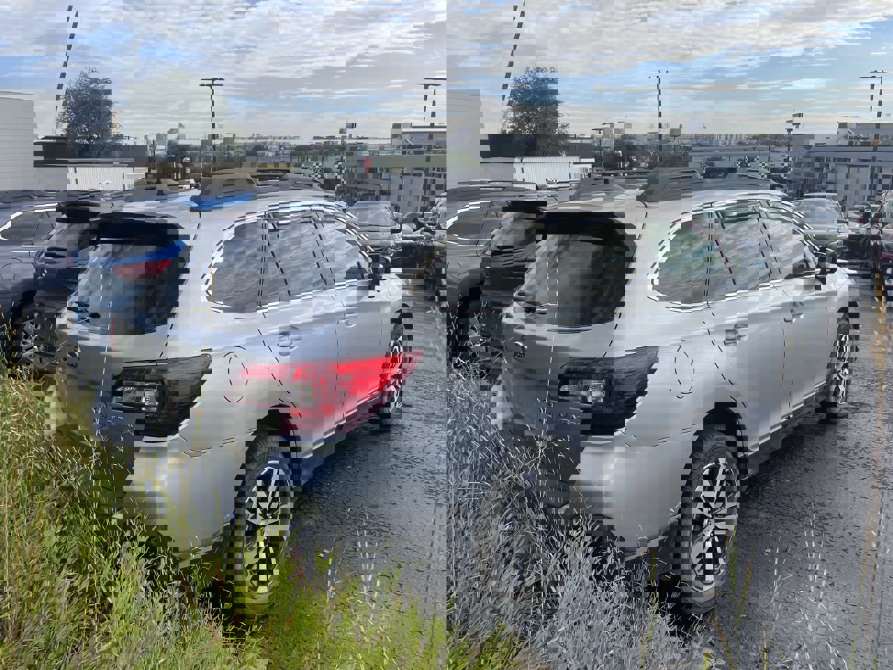 2019 Subaru Outback Limited photo 2