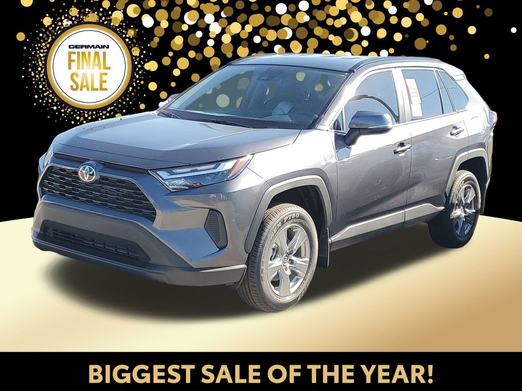 2025 Toyota RAV4 XLE's photo