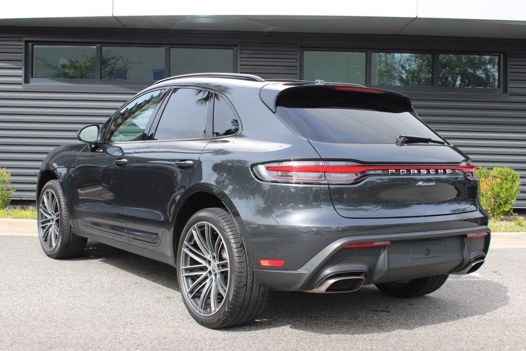 2025 Porsche Macan Base photo 3