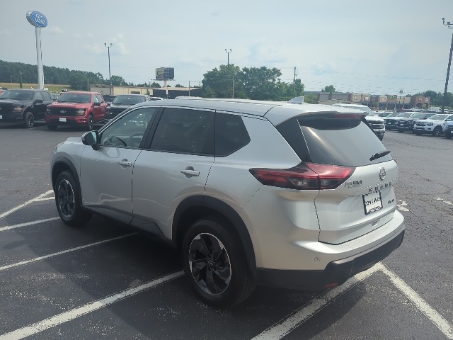 2024 Nissan Rogue SV photo 2